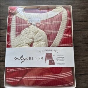 3 piece women’s pajama set. 3XL Long sleeve shirt, shorts and hair scrunchie